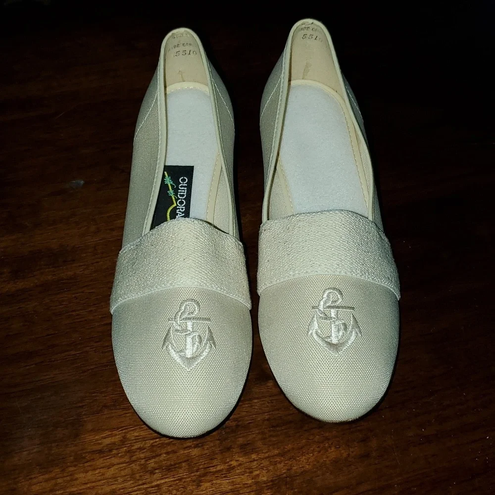 Clark's tan outdorables New Wedge anchor embroidered